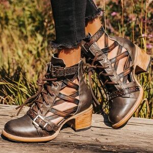 Freebird by Steven Cheyenne Gray/Brown & Tan Lace Up Studded Leather Ankle Boots